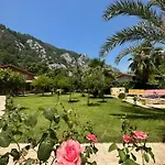 Sedir Gazde/Camere de închiriat